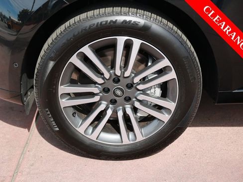 Used 2025 Land Rover Range Rover Long Wheelbase SE AWD/4WD image 11