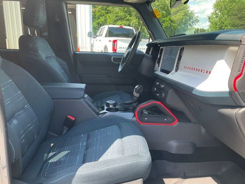Used 2025 Ford Bronco Heritage Edition AWD/4WD image 12