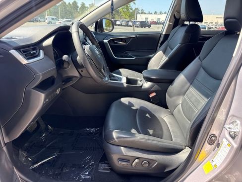 Used 2022 Toyota RAV4 XLE Premium FWD image 13