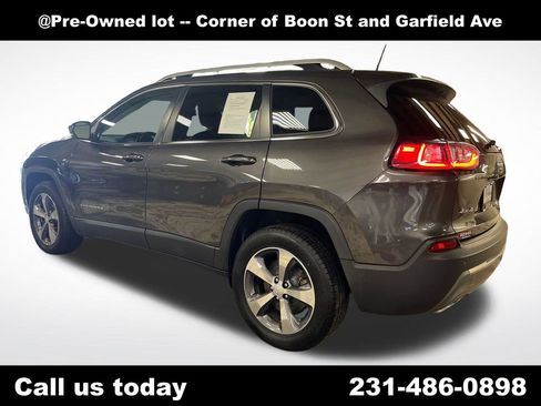 Used 2019 Jeep Cherokee Limited AWD/4WD image 3