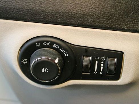 Used 2021 Jeep Compass Limited AWD/4WD image 19