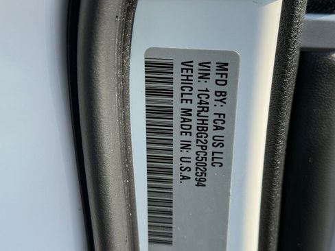 Used 2023 Jeep Grand Cherokee Limited w/ Luxury Tech Group II image 31