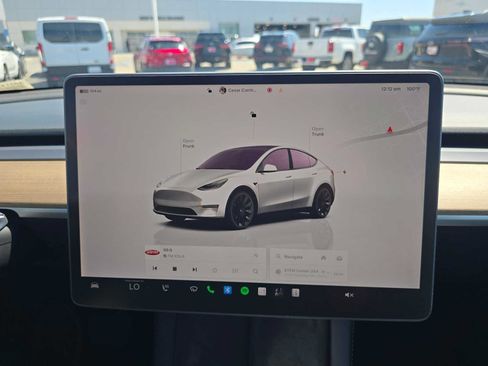 Used 2022 Tesla Model Y Long Range AWD/4WD image 23