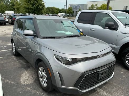 Used 2025 Kia Soul LX FWD image 5