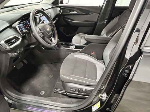 Used 2023 Chevrolet TrailBlazer LT w/ Convenience Package FWD image 11