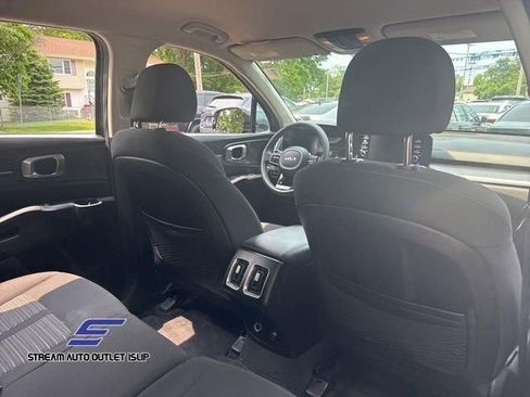 Used 2022 Kia Sorento LX AWD/4WD image 17