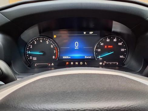 Used 2022 Ford Explorer XLT w/ Equipment Group 202A AWD/4WD image 18