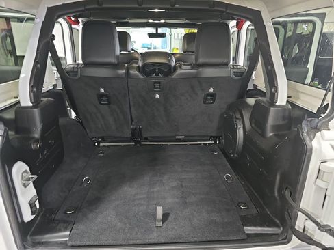 Used 2019 Jeep Wrangler Unlimited Rubicon image 12