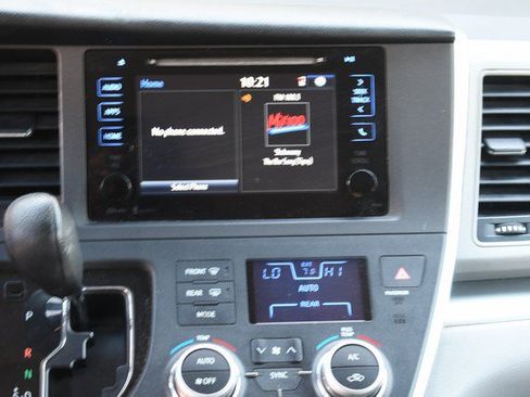 Used 2015 Toyota Sienna LE FWD image 19