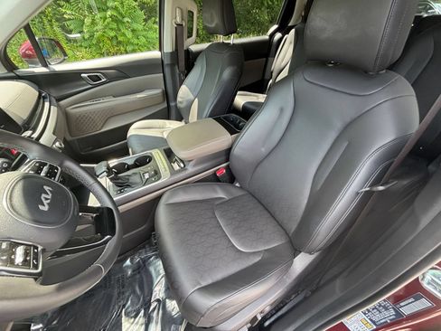 Used 2026 Kia Carnival FWD image 34