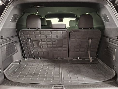 Used 2024 Chevrolet Traverse LT image 30