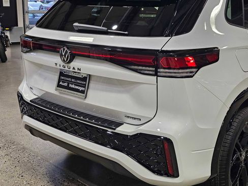 New 2026 Volkswagen Tiguan SE R-Line image 12
