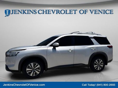 Used 2022 Nissan Pathfinder SL FWD image 10