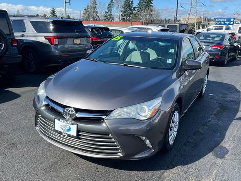 Used 2015 Toyota Camry LE image 3