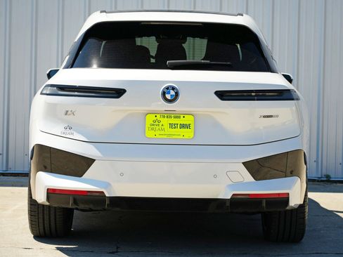 Used 2022 BMW iX xDrive50 w/ Sport Package image 11