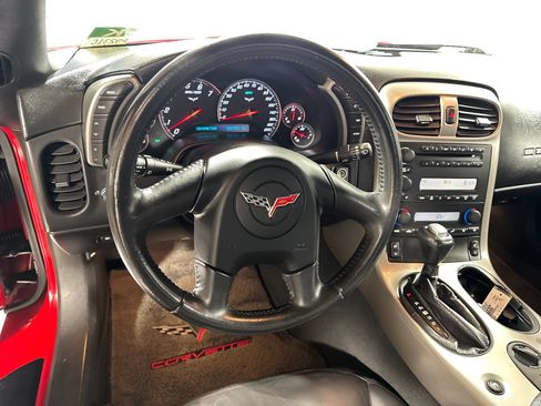 Used 2005 Chevrolet Corvette Coupe w/ Preferred Equipment Group RWD image 4
