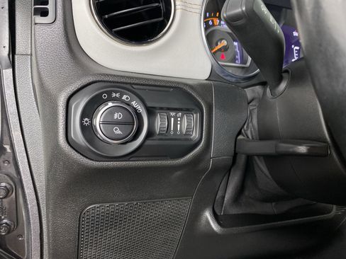 Used 2021 Jeep Gladiator Overland image 25