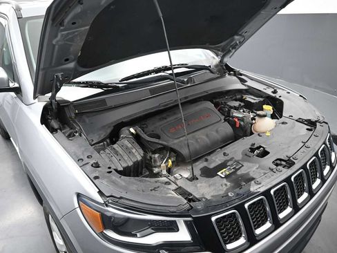 Used 2018 Jeep Compass Latitude w/ Popular Equipment Group AWD/4WD image 40