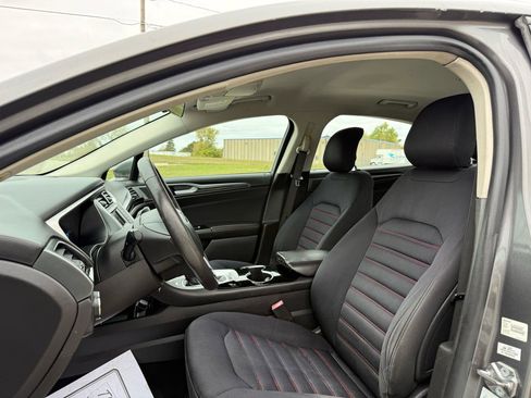 Used 2014 Ford Fusion SE w/ Equipment Group 201A FWD image 16