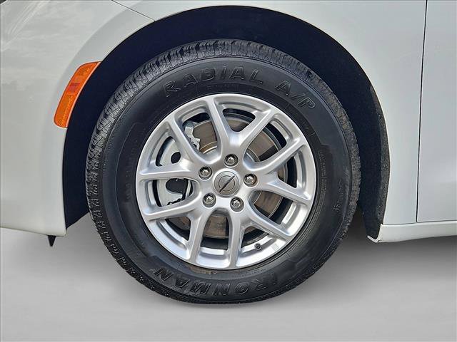 Used 2022 Chrysler Voyager LX FWD image 23