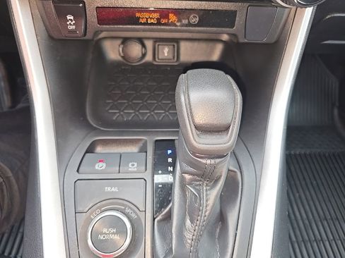 Used 2022 Toyota RAV4 LE AWD/4WD image 21