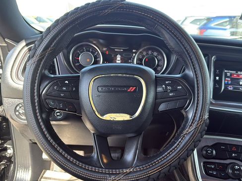 Used 2015 Dodge Challenger SXT RWD image 13