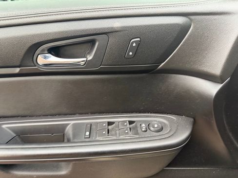 Used 2014 Chevrolet Traverse LT image 12