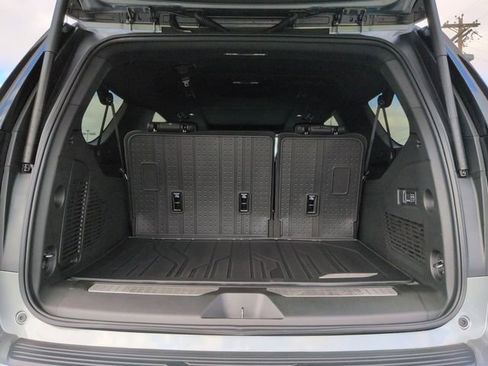 New 2026 Chevrolet Suburban High Country image 25