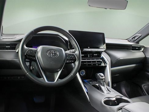 Used 2021 Toyota Venza XLE image 13