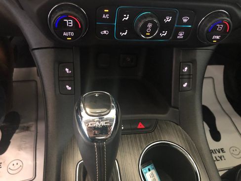 Used 2018 GMC Acadia SLT image 16