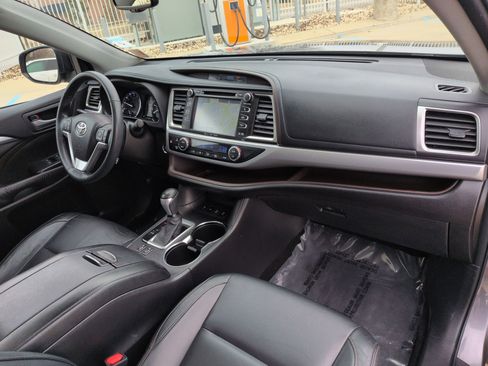 Used 2016 Toyota Highlander XLE image 34