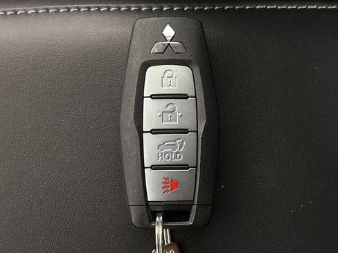 Used 2026 Mitsubishi Outlander SE FWD image 32