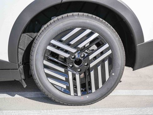 New 2026 Nissan Leaf SV+ w/ Floor Mat Package (SV+) FWD image 10