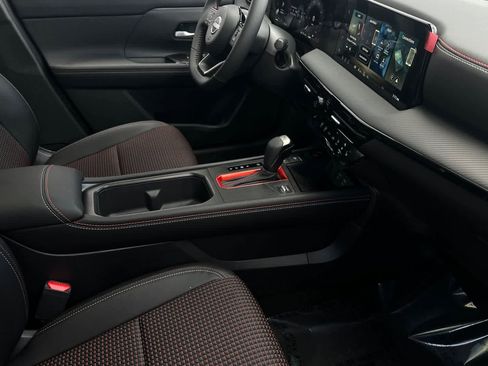New 2026 Nissan Kicks SR AWD/4WD image 18