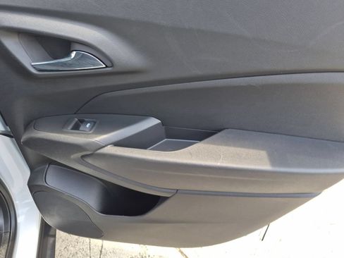 Used 2025 Chevrolet Trax LT w/ LT Convenience Package FWD image 26