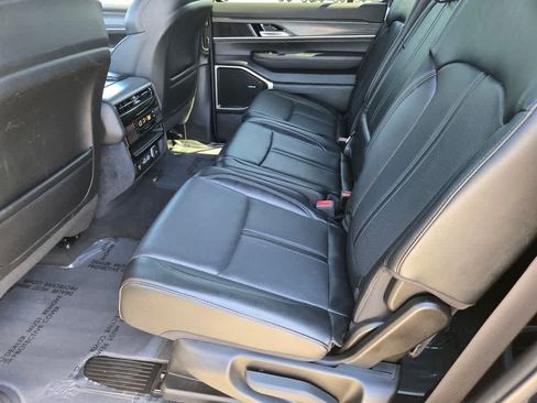 Used 2024 Jeep Wagoneer L Series II w/ Flexible Seating Group AWD/4WD image 12