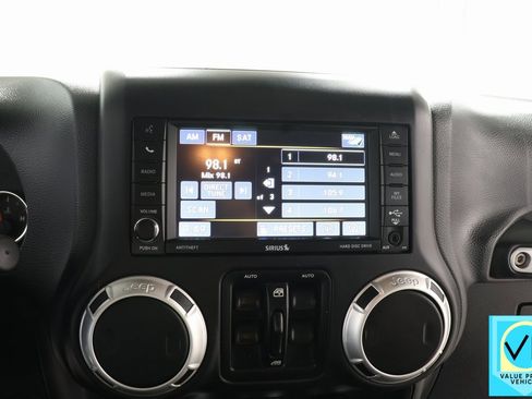 Used 2016 Jeep Wrangler Unlimited Rubicon w/ Max Tow Package image 11