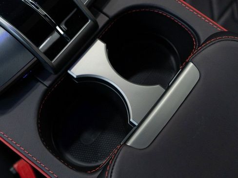 Used 2025 Aston Martin Vanquish RWD image 28
