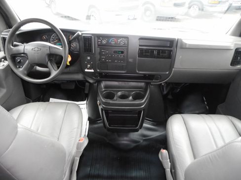 Used 2006 Chevrolet Express 2500 w/ Power and Light Package RWD image 19