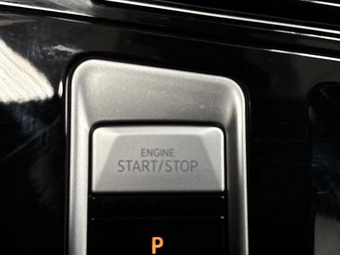 Certified 2025 Volkswagen Atlas Cross Sport SE image 22