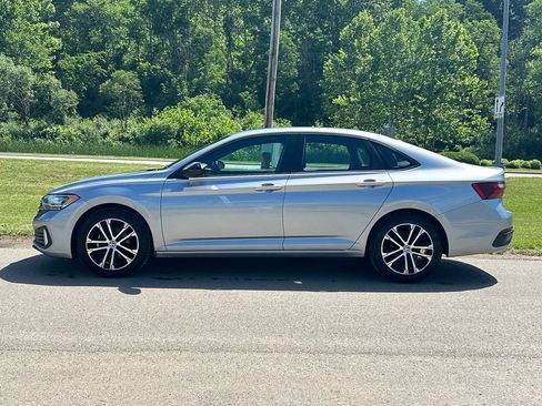 Used 2022 Volkswagen Jetta Sport FWD image 5