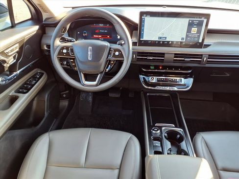 Used 2023 Lincoln Corsair Standard image 2