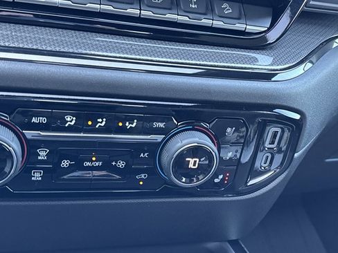 Used 2025 Chevrolet Silverado 2500 ZR2 w/ Technology Package image 42