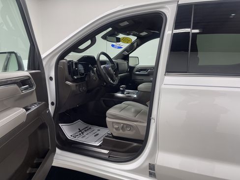 Used 2024 Chevrolet Silverado 1500 LTZ w/ LTZ Convenience Package II AWD/4WD image 9