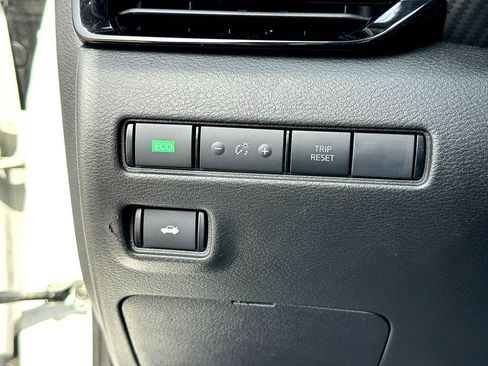 Used 2024 Nissan Sentra SV image 17