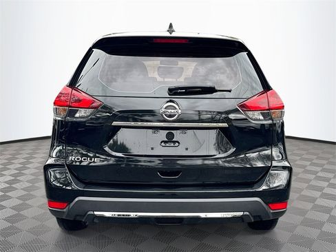 Used 2018 Nissan Rogue S image 7