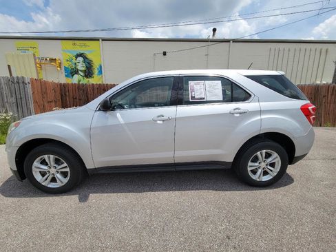 Used 2017 Chevrolet Equinox LS FWD image 24
