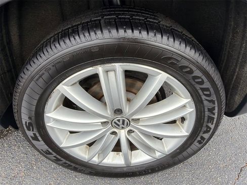 Used 2016 Volkswagen Tiguan SE image 19