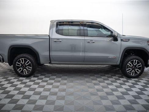 Used 2024 GMC Sierra 1500 AT4 w/ Technology Package AWD/4WD image 4