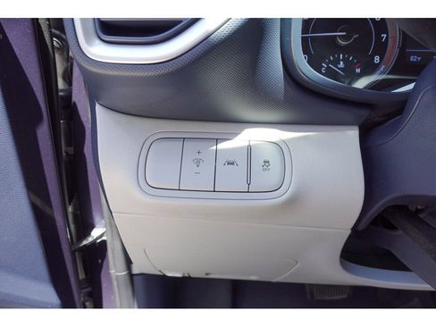 Used 2021 Hyundai Venue FWD image 12
